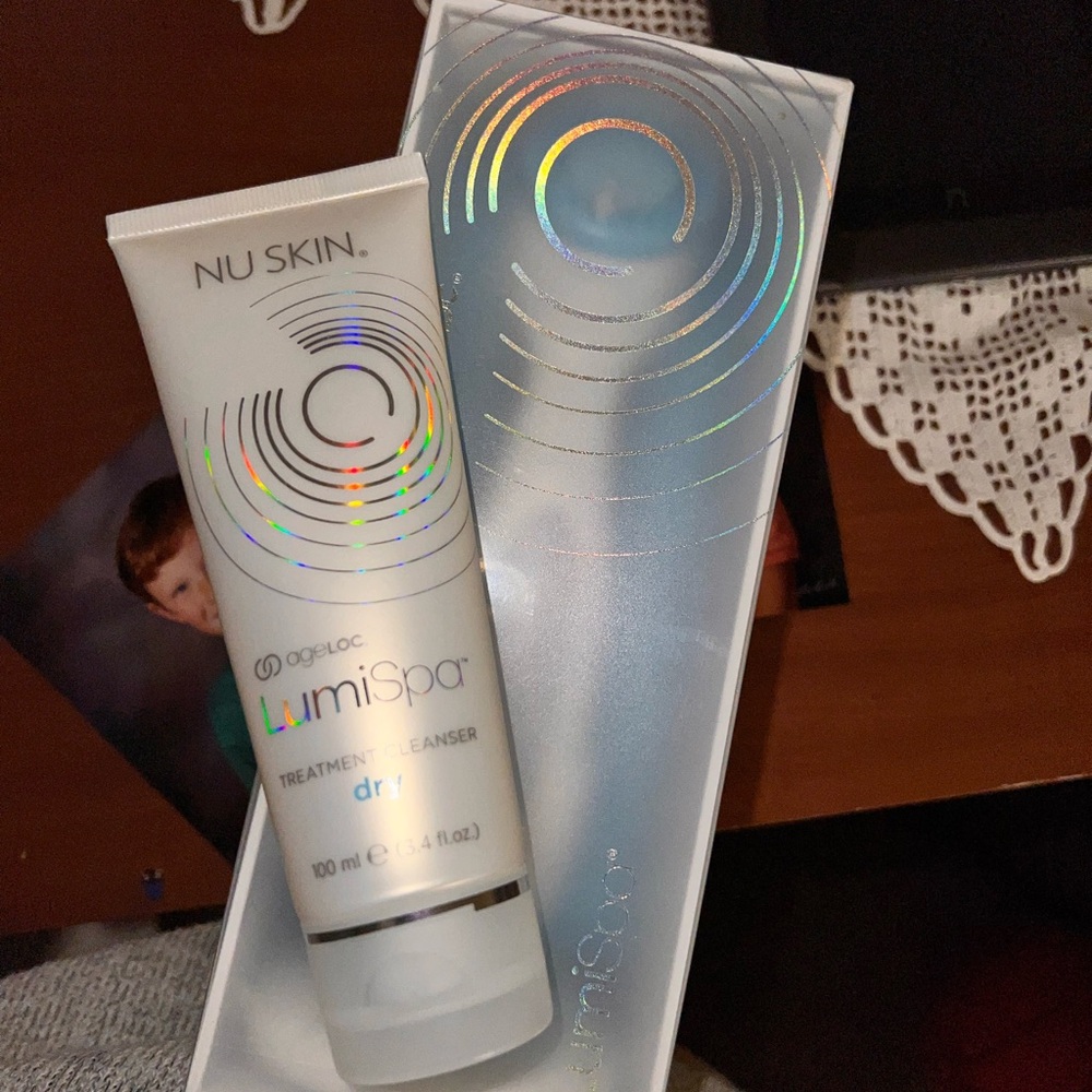 Nu Skin LumiSpa with cleanser